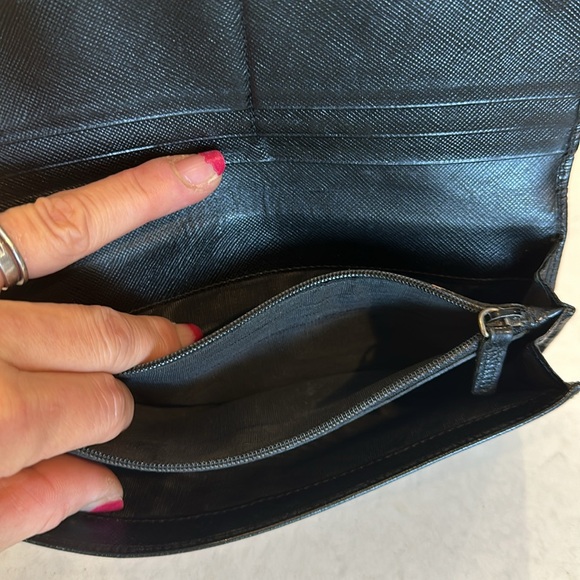 Authentic Prada black leather continental wallet - Picture 3 of 4